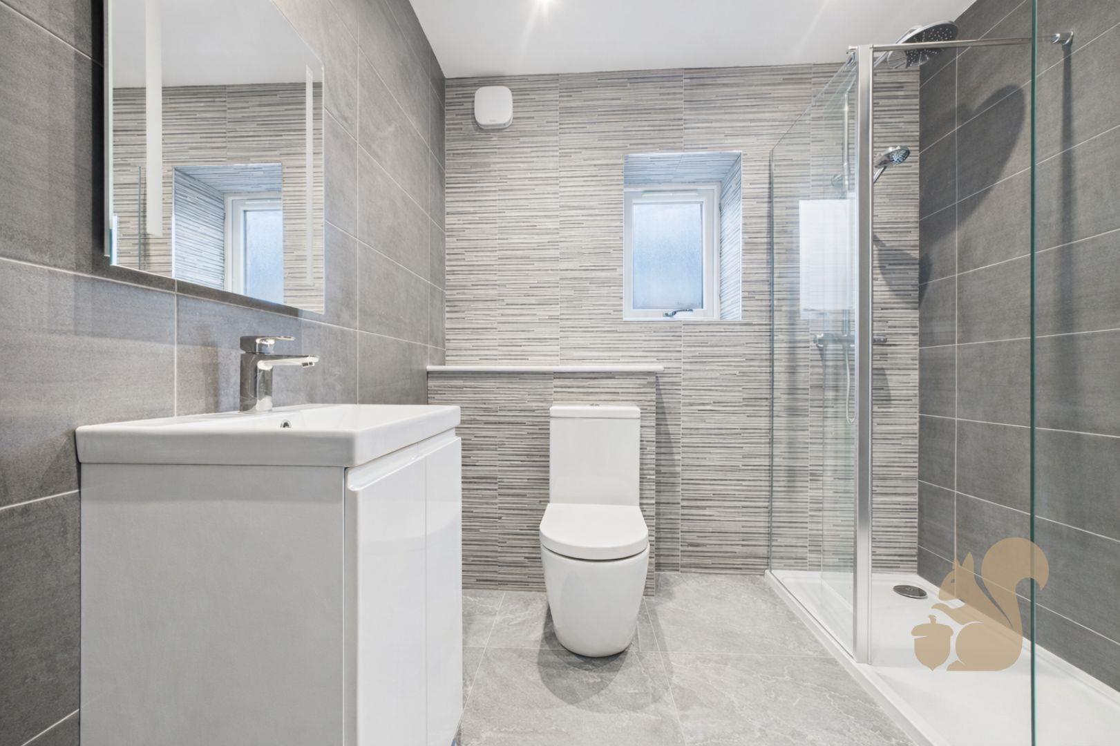 8 Kingsland Close - Bathroom.jpg